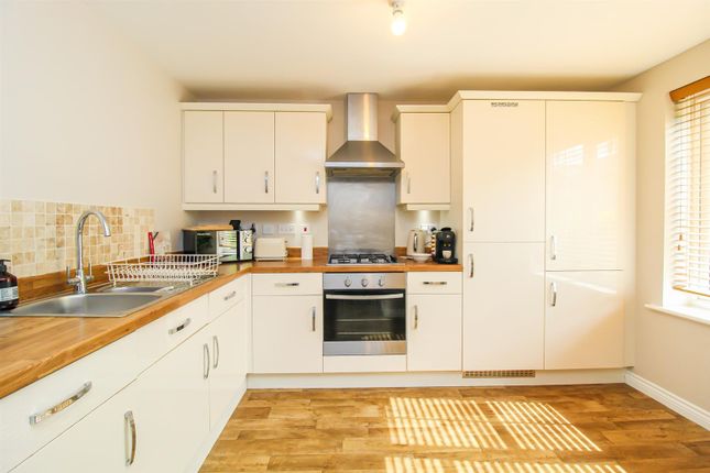18, Mackie Road, Wakefield photo 2