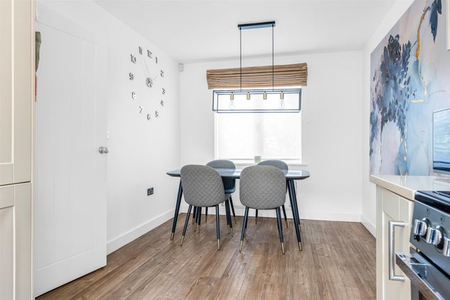 7, Appletree Way, Welwyn Garden City photo 4