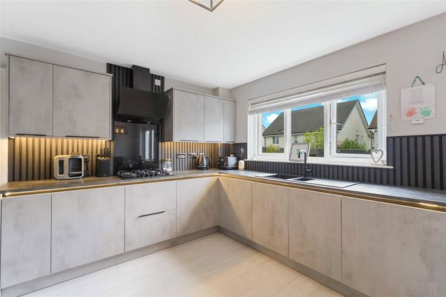 17, Alnwick Drive, Glasgow photo 4