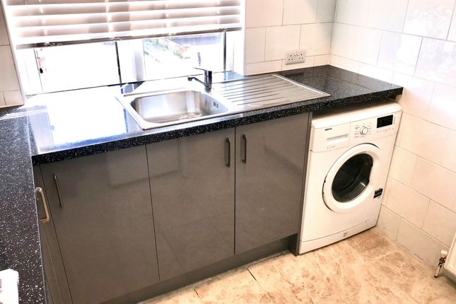 65 D, Pinner Park Avenue, Harrow photo 5