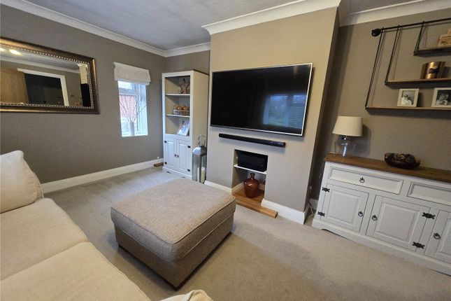 52, Whitedown, Hampshire photo 3