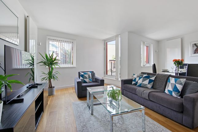 Flat to rent in St Johns Street, London