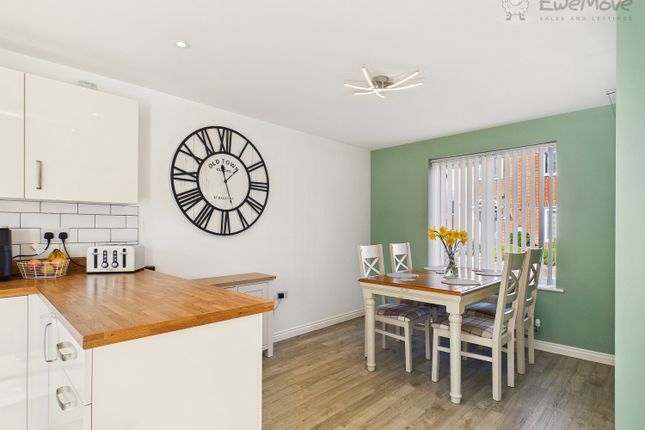 58, Gale Way, Tiverton photo 3