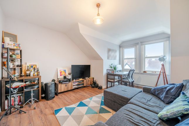 1-bed flat on Flat 3, 37, Barrow Road, London, £300,000