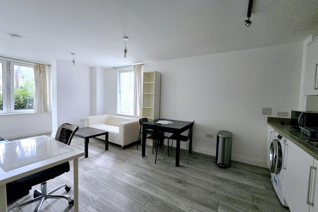 1 Freeman House, George Mathers Road, Elephant & Castle photo 2