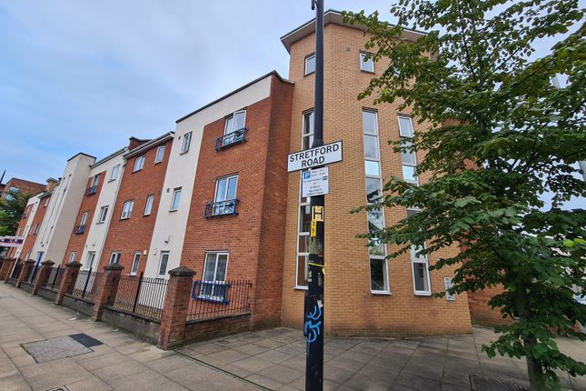 2 bed flat to rent in Mallow Street, Hulme, Manchester. M15