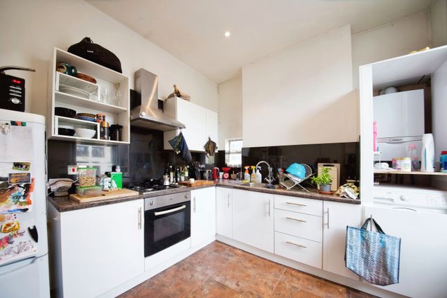 Flat for sale in The Avenue, Brondesbury Park