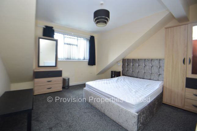 Burley Lodge Terrace, Hyde Park photo 4