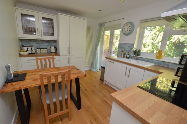 44, Altamira, Exeter photo 4