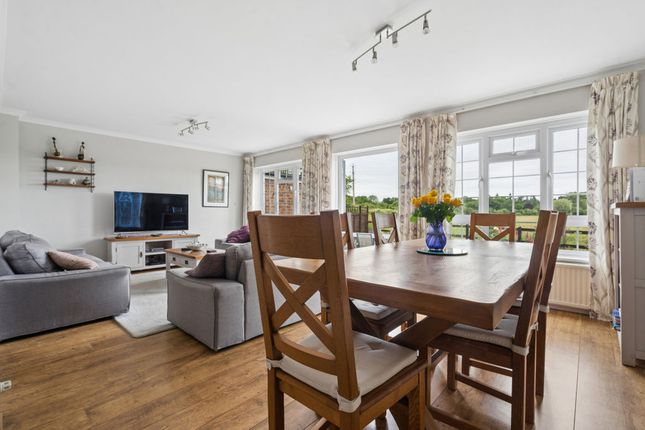 28, Bovingdon Heights, Marlow photo 4