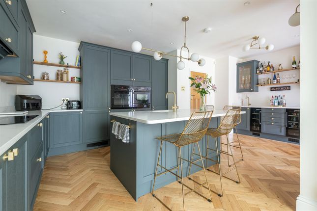 33, Woodberry Way, Chingford photo 3