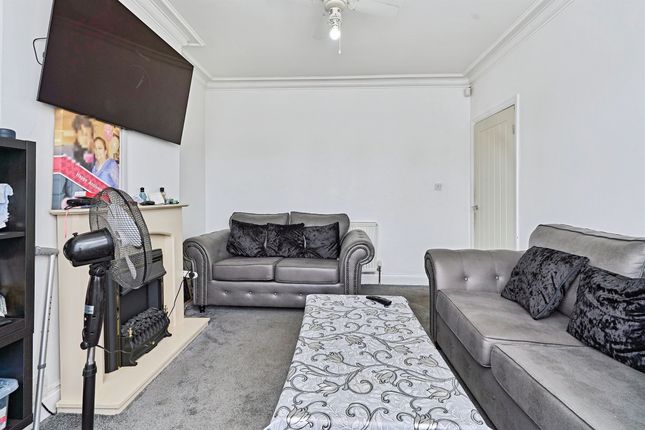 38, Uplands Avenue, Willenhall photo 3
