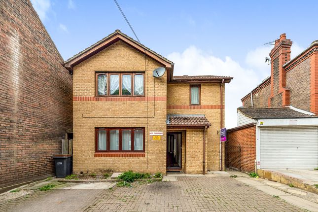 Thumbnail Maisonette for sale in Hartley Road, Luton