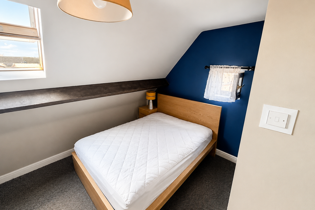 Room 4, 2 Swan Street, Doncaster photo 3