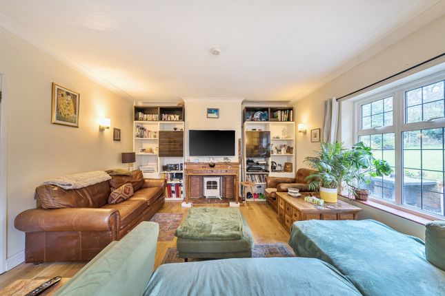 130, Whitelands Avenue, Rickmansworth photo 2