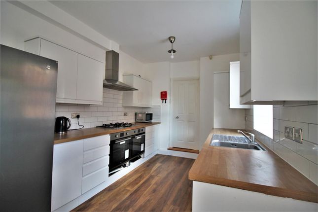 Sunbury Avenue, Newcastle Upon Tyne photo 2