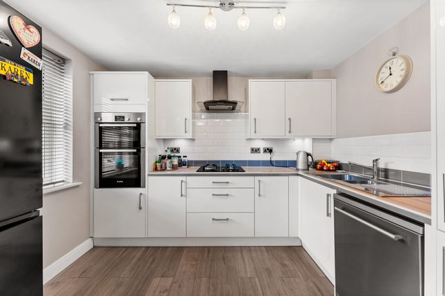 60 Lingwell Park, Widnes photo 2