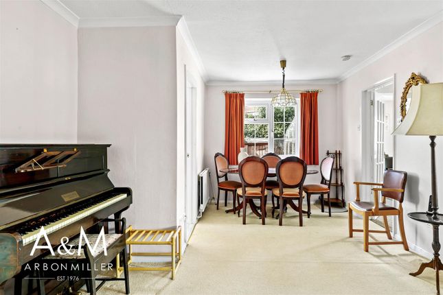7, Benrek Close, Hainault photo 3