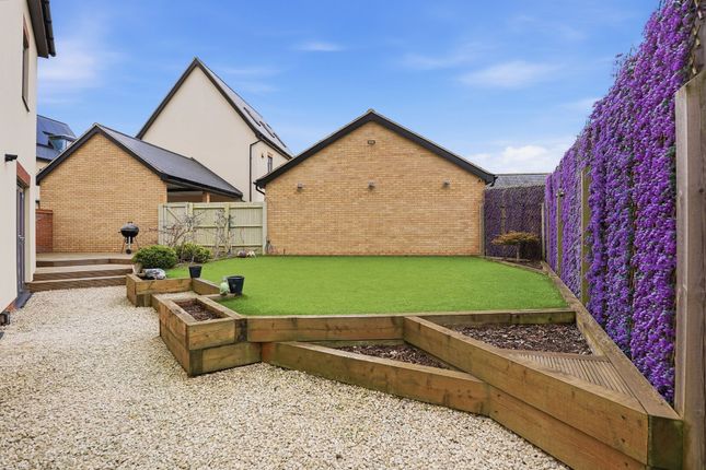 33 Friesland Avenue, Milton Keynes photo 4