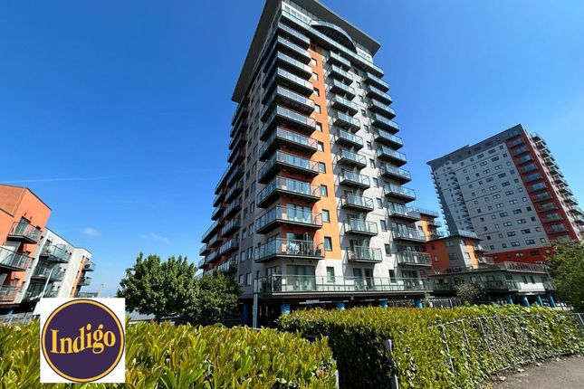 Flat to rent in Jigger Mast House, Mast Quay, Woolwich