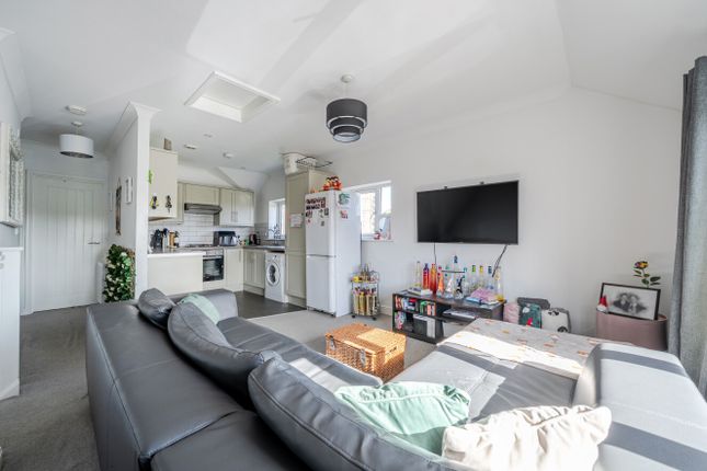 Lockerley Road, Havant photo 2