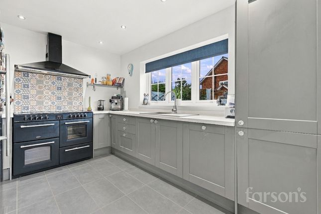 9 The Broadwalk North, Brentwood photo 3