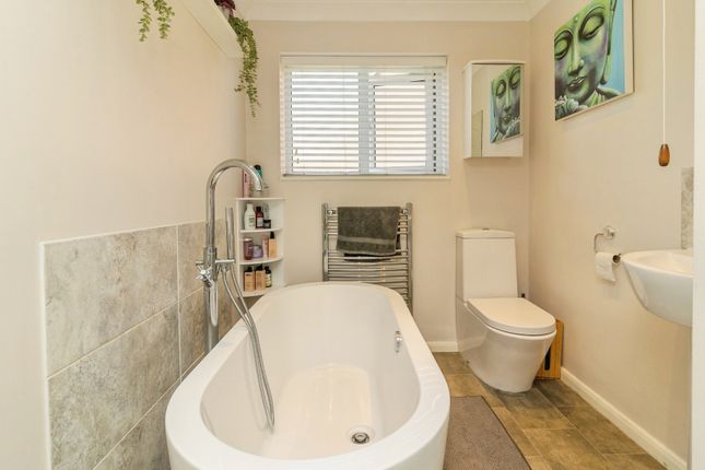 10, Spring Lane, Milton Keynes photo 4