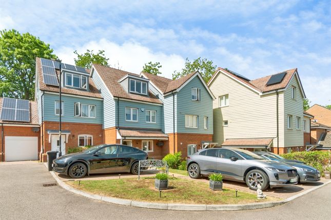 5, Aurora Close, Watford photo 2