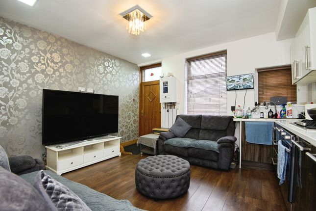 196, Parkside Road, BRADFORD photo 2