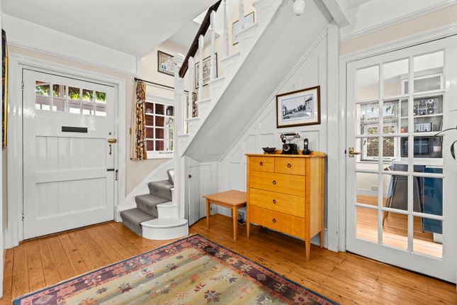 32, Highlands Road, Leatherhead photo 2
