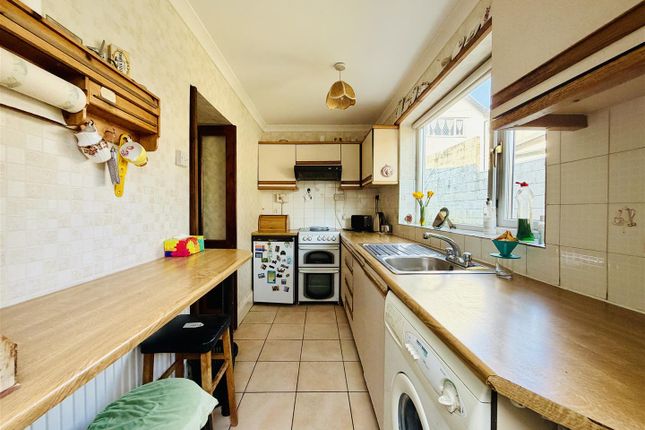 13, Llewelyn Street, Swansea photo 4
