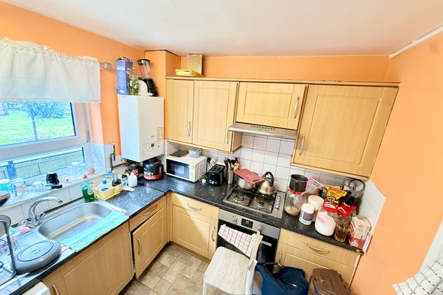 Flat 15, St. Saviours Estate, London photo 3