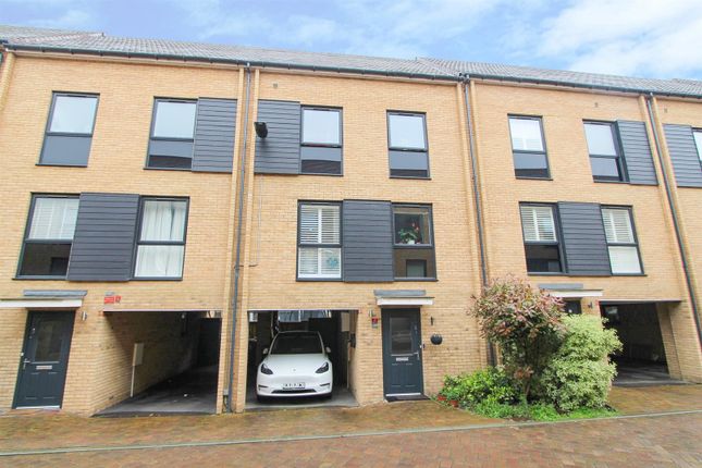 Terraced house for sale in Cotton Way, Wallington