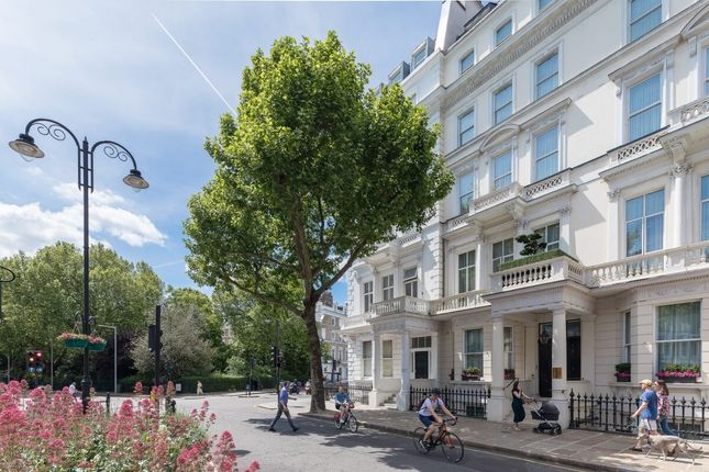 Thumbnail Flat for sale in Queen's Gate, London