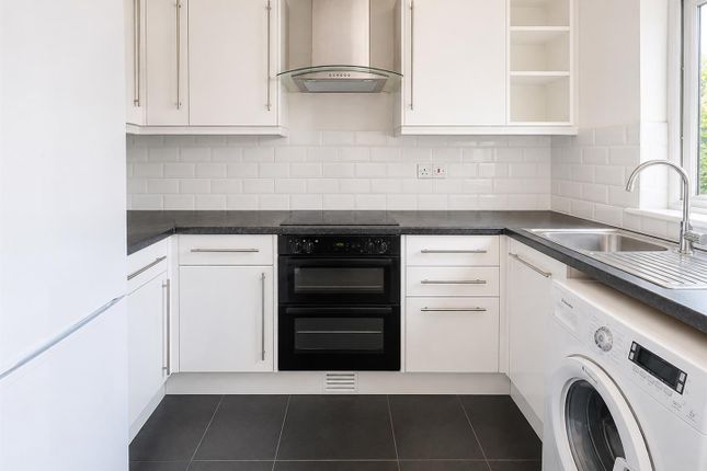 50, Bornedene, Potters Bar photo 5