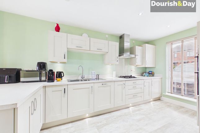 9 Redgrave Drive, Stafford photo 3