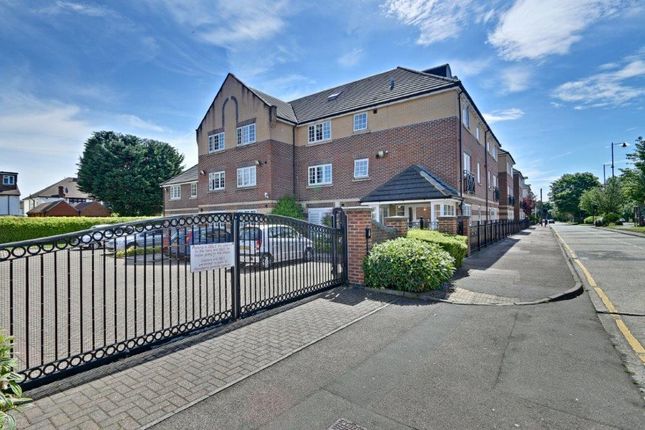 Flat for sale in Cockfosters Road, Cockfosters