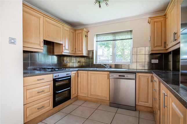 11, Meadow Park, Aylesbury photo 4