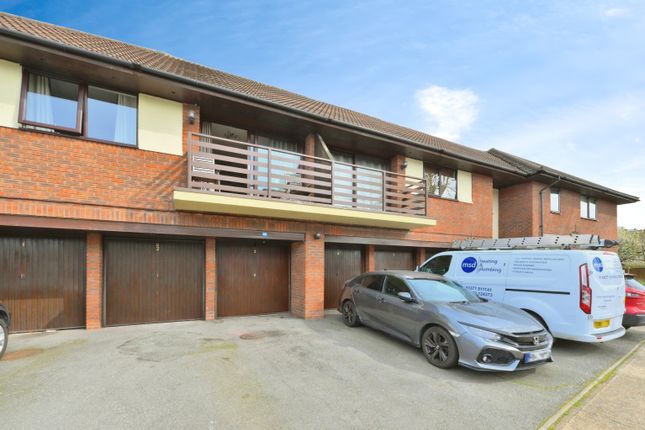 Thumbnail Flat for sale in Compton Avenue, Romford