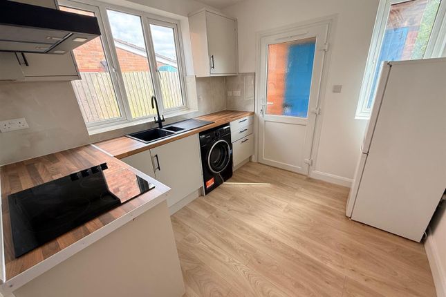 63, Shenstone Avenue, Stourbridge photo 3