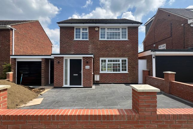 Detached house to rent in The Vista, Langdon Shaw, Sidcup, Kent