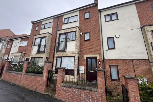 Town house for sale in Sungold Villas, Beech St, Newcastle