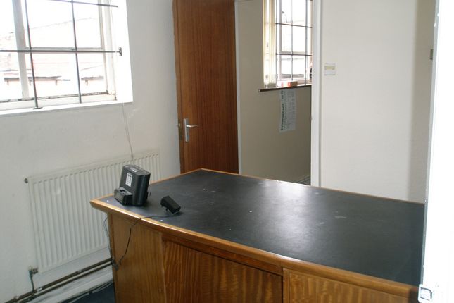 Office to let in 41 Smith Street, Hockley