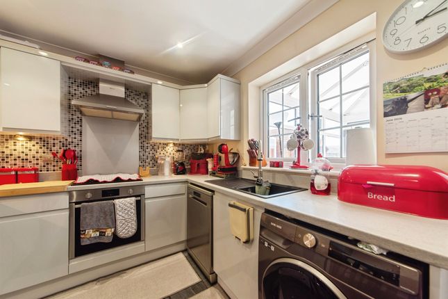 42, Eton Way, Boston photo 4