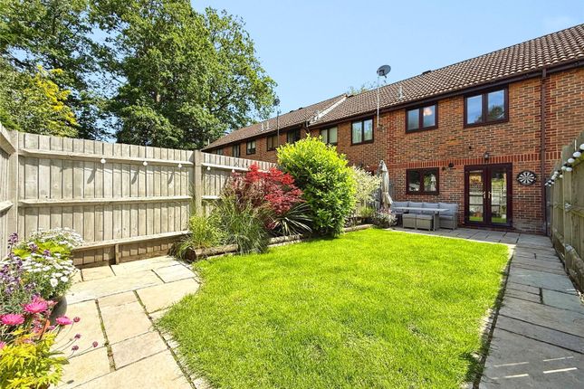 16, Thorne Close, Berkshire photo 2