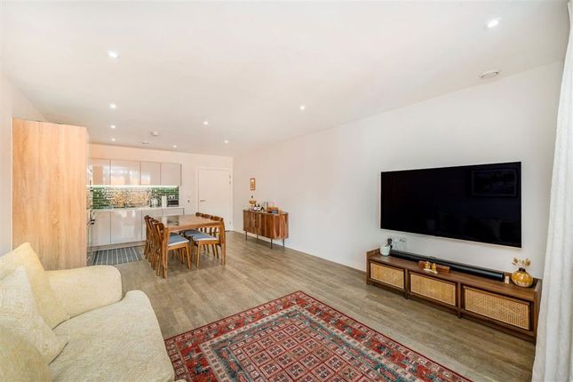 Flat 34 Poldo House, 24, Cable Walk, Greenwich photo 3