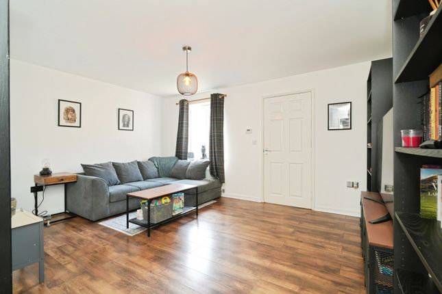 8, Lapwing Close, Burnley photo 3