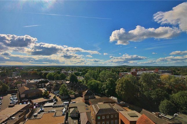 Flat to rent in High Street, Staines-Upon-Thames, Surrey