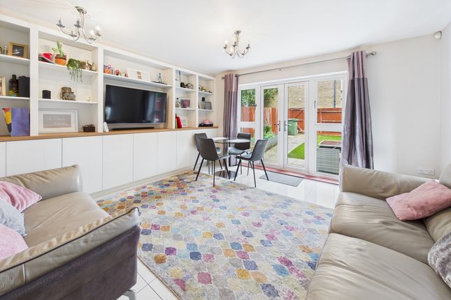 25, Butterfly Crescent, Hemel Hempstead photo 3