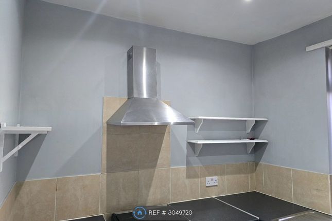 Flat, Greenfield Road Old Swan, Liverpool photo 3